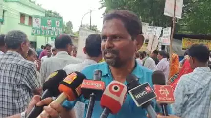 ଅନୁଗୋଳ: ସାତକୋଶିଆ ଅଭୟାରଣ୍ୟରେ ବେଆଇନ ବିସ୍ଥାପନ ବନ୍ଦ ପାଇଁ ଜିଲ୍ଲାପାଳଙ୍କ କାର୍ଯ୍ୟାଳୟ ସମ୍ମୁଖରେ ଧାରଣା, ପ୍ରତିକ୍ରିୟା ରଖିଲେ ଗ୍ରାମବାସୀ