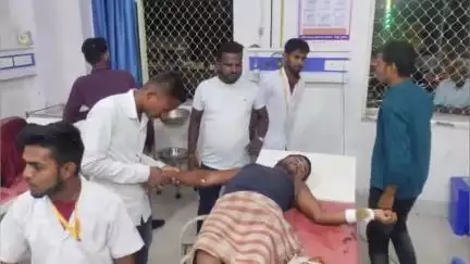 बसंतपुर: बनेलीपट्टी वार्ड 1 में जंगली सियार ने चार लोगों को किया जख्मी, वीरपुर अस्पताल में उपचार जारी