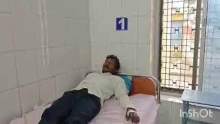 बिंदकी: अलीपुर गांव में रात में घर के अंदर सो रहे किसान को सांप ने काटा, सामुदायिक स्वास्थ्य केंद्र में कराया गया भर्ती