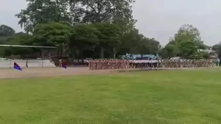 बदायूं: रिजर्व पुलिस लाइन ग्राउंड में SSP ने पुलिस कर्मियों से शारीरिक व मानसिक रूप से फिट रहने के लिए लगवाई दौड़
