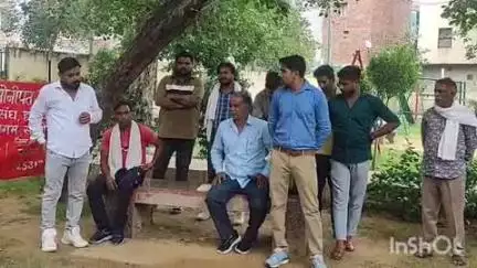 सोनीपत: सफाई कर्मचारी नगर निगम कार्यालय स्थित कैप्टन विक्रम बत्रा पार्क में हुए एकजुट