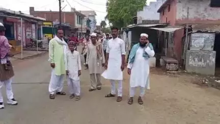 दमोह: हाजियों की घर वापसी पर हिंडोरिया में जोरदार स्वागत, मुल्क में अमन चैन की दुआएं मांगी गईं