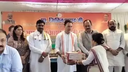पूरनपुर: खमरिया पट्टी तिराहा रिसोर्ट में आशा बहू एवं संगिनी सम्मेलन में पहुंचे केंद्रीय राज्य मंत्री जितिन प्रसाद