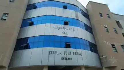 ખેરાલુ: સ્વચ્છ ભારત અભિયાન વચ્ચે ખેરાલુ મામલતદાર કચેરીમાં પાન મસાલાની ગંદકી જોવા મળી