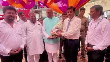 नौगढ़: सांसद जगदंबिका पाल ने नौगढ़, सिद्धार्थनगर में इंडियन ओवरसीज बैंक की नई शाखा का उद्घाटन किया