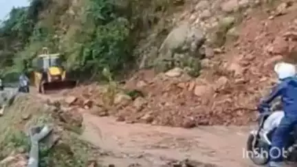 कांगड़ा: गगल-धर्मशाला मार्ग चैतड़ू के पास लैंडस्लाइड से बंद, वाहन शीला से धर्मशाला जा रहे हैं