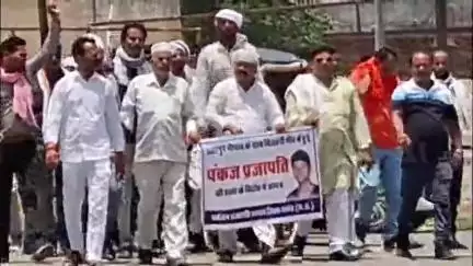 दमोह: बिलहरी मे हुई पंकज प्रजापति की हत्या के विरोध में प्रजापति समाज ने राज्यपाल के नाम कलेक्टर को सौंपा ज्ञापन #Jansamasya