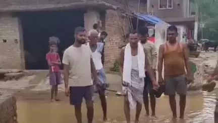 टनकुप्पा: बड़ैला गांव में जलजमाव से लोग परेशान, ग्रामीणों का आरोप- अंचलाधिकारी नहीं उठाते फोन