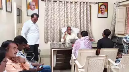 गुलाबगंज: क्षेत्र के एक दर्जन से अधिक नागरिकों ने विभिन्न समस्याओं के समाधान के लिए विधायक को दिए आवेदन
