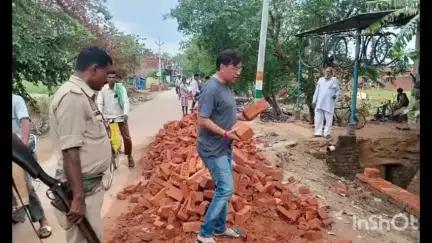 जलालाबाद: सिकंदरपुर अफगानान में घटिया सामग्री से नाला निर्माण का एसडीएम ने रोका काम, अवर अभियंता को जांच सौंपी