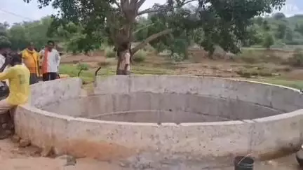 घुघरी: घुघरी के ग्राम पंचायत डोंगरमंडला में आदिवासी समाज के लोगों को पानी की भारी किल्लत
 एक किलोमीटर 
#jansamasya