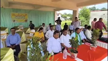 मधुपुर: मधुपुर प्रखंड कार्यालय मैदान में सुब्रतो कप फुटबॉल प्रतियोगिता का कार्यपालक दंडाधिकारी ने किया उद्घाटन
