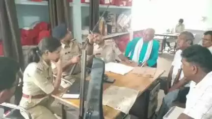 नूरसराय: आगामी विधानसभा चुनाव को लेकर नूरसराय थाना में कराया जा रहा  शस्त्रों का सत्यापन