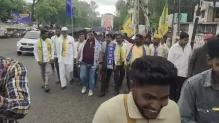 सातारा: आंदोलनाची दखल घेतली जात नसल्याने राष्ट्रीय समाज पक्षाचा जिल्हाधिकारी कार्यालयावर निषेध मोर्चा