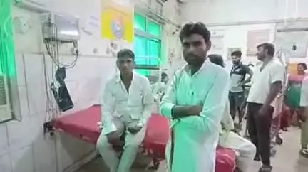 बदायूं: बसौलिया गांव में खेत पर पेड़ काटने से मना करने पर पांच लोगों ने लाठी-डंडा और दराती से एक व्यक्ति को किया घायल
