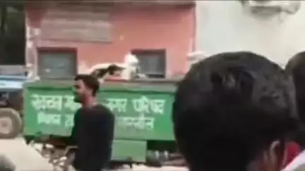 नारनौल: नारनौल नगर परिषद के डोर टू डोर कचरा उठाने वाले ड्राइवर ने मांगों को लेकर की हड़ताल