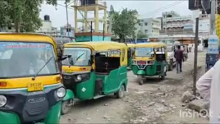 गोपालगंज: सिवान में पीएम नरेन्द्र मोदी के कार्यक्रम के कारण कमर्शियल वाहनों के प्रवेश पर रोक, ऑटो बना सहारा