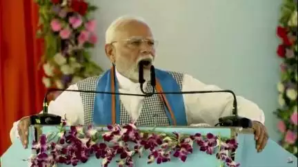 आज एक और बड़ी शुरुआत करने जा रहे हैं। सावन से पहले बाबा हरिहरनाथ की धरती बाबा गोरखनाथ की धरती से जुड़ गई है। पटना-गोरखपुर नई #VandeBharatExpress शिव भक्तों की नई सवारी है। यह ट्रेन भगवान बुद्ध की तपोभूमि को महापरिनिर्वाण भूमि से जोड़ रही है