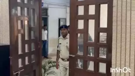लातेहार: लातेहार पुलिस ने देवघर से दो साइबर अपराधियों को किया गिरफ्तार, ट्रैक्टर दिलाने के नाम पर की थी ठगी