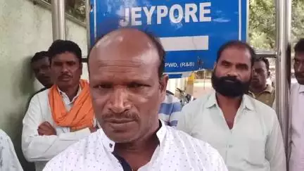 ଜୟପୁର: ବୋବେୟା ରବି ମଣ୍ଡିର ଚାଷି ଜୟପୁର ସ୍ଥିତ ଜିଲ୍ଲା ଯୋଗାଣ ଅଧିକାରୀ ଓ ଉପ ଜିଲ୍ଲାପାଳଙ୍କ କାର୍ଯ୍ୟଳୟ ଘେରାଉ, ସଭାପତି  କଣ କହୁଛନ୍ତି ଶୁଣନ୍ତୁ