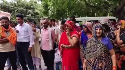 बुलंदशहर: गांव नायफल उर्फ़ ऊँचागांव से परिजन पहुंचे SSP ऑफिस, बेटे की हत्या का रंजिशन आरोप लगाकर SSP से न्याय की गुहार लगाई