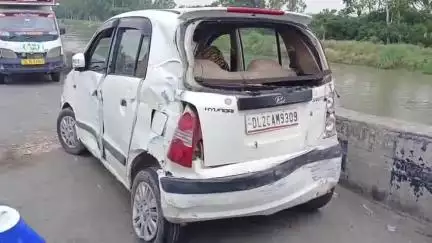 पानीपत: पानीपत में रोडवेज बस और कार की टक्कर, सवारियों में मची चीख-पुकार, नहर में गिरने से बची बस