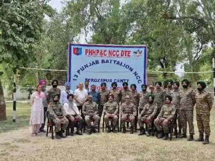 ਫ਼ਿਰੋਜ਼ਪੁਰ: ਕੈਂਟ ਰੇਲਵੇ ਓਵਰ ਬ੍ਰਿਜ ਦੇ ਨਜ਼ਦੀਕ ਐਨ.ਸੀ.ਸੀ ਕਮਾਂਡਰ ਲੁਧਿਆਣਾ ਨੇ 13 ਪੰਜਾਬ ਬਟਾਲੀਅਨ ਦਾ ਨਿਰੀਖਣ ਕੀਤਾ