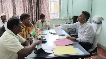 गोविंदपुर: गोबिंदपुर अंचल कार्यालय में जनता दरबार का आयोजन, लोगों ने अंचलाधिकारी को बताई अपनी समस्याएँ