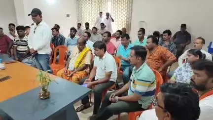 निरसा/चिरकुंडा: पंडरा मोड़ स्थित जनता मजदूर संघ के मैग्मा क्षेत्रीय प्रधान कार्यालय में हुई बैठक