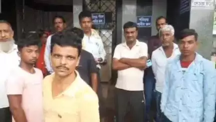 বহরমপুর: জঙ্গিপুরে গৃহবধূকে মেরে ঝুলিয়ে দেওয়ার অভিযোগ শ্বশুর বাড়ির বিরুদ্ধে, ময়নাতদন্ত বহরমপুর মর্গে