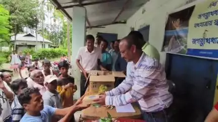 রাজগঞ্জ: গ্রাসমোড় চাবাগান থেকে দীঘার জগন্নাথ মন্দিরের পুজোর প্রসাদ ২৫০০০ বাড়িতে পৌঁছে দিল ব্লক প্রশাসন, উপস্থিত বিডিও