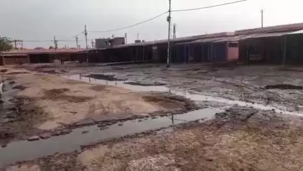 सासनी: सब्जी मंडी परिसर में बारिश के कारण गंदगी व कीचङ से हालात खराब, स्थानीय लोगों व किसानों को हो रही परेशानी
#jansamasya