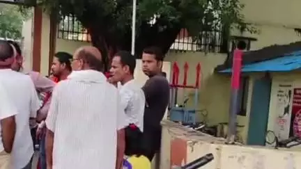 दुधि: खाड़पाथर जंगल में पेड़ से लटकता हुआ मिला एक युवक का शव, परिजनों ने हत्या की आशंका जताई
