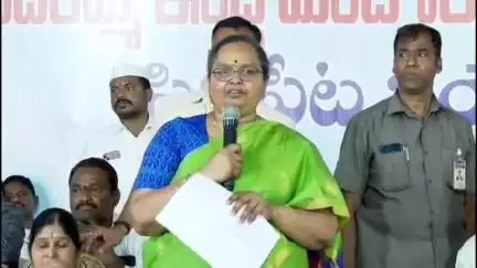 సిద్దిపేట అర్బన్: జిల్లా కేంద్రంలో జరిగిన ఇందిరమ్మ ఇండ్ల పట్టాల పంపిణీ కార్యక్రమంలో మాట్లాడిన జిల్లా కలెక్టర్ హైమావతి