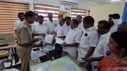 தூத்துக்குடி: எடப்பாடி பழனிசாமி குறித்து சமூக வலைதளத்தில் அவதூறு பரப்பிய திமுகவினர் மீது நடவடிக்கை எடுக்க கோரி எஸ்பி அலுவலகத்தில் அதிமுக முன்னாள் அமைச்சர்கள் புகார்