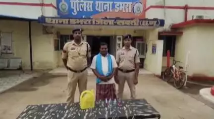 डभरा पुलिस ने 5 पाव देशी प्लेन शराब और 5 लीटर कच्ची महुआ शराब के साथ आरोपी को किया गिरफ्तार