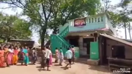 గజపతినగరం: బొండపల్లి లోని యాతపేటలో ఉన్న మద్యం షాపు ను ముట్టడించిన మహిళలు  : మద్యం షాపును మరో ప్రాంతానికి తరలించాలన్న డిమాండ్ తో