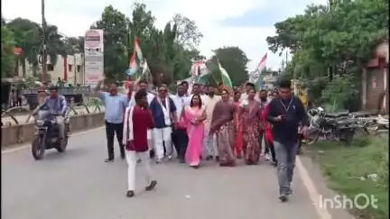 जगदलपुर: शहीद स्मारक में कांग्रेस नेताओं की मूर्तियों के तोड़फोड़ से गुस्साए कांग्रेसियों ने निगम आयुक्त से कार्रवाई की मांग की