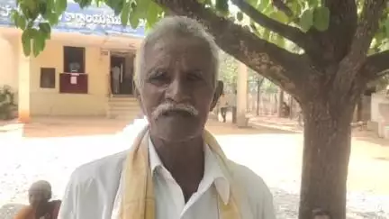 గజ్వేల్: కొండపోచమ్మ ప్రాజెక్టు నిర్వాసితుడు అనిల్ ఆత్మహత్యకు నీరనగా ములుగు తహసిల్దార్ కార్యాలయానికి తాళం వేసి నిరసన