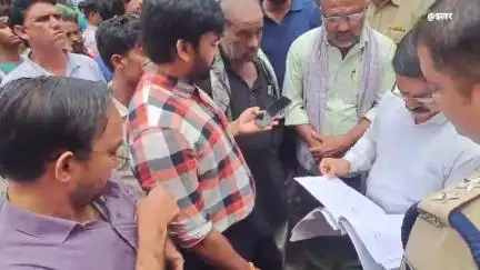 खंडवा नगर: अतिक्रमण हटाने के दौरान नगर निगम के नेता प्रतिपक्ष और एसडीएम के बीच हुई तीखी बहस