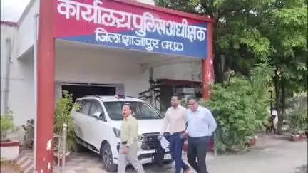 शाजापुर: नेशनल इंश्योरेंस कंपनी के डिप्टी जनरल मैनेजर और क्षेत्रीय प्रबंधक SP से मिले, फर्जी गाड़ियों के मामले में ज्ञापन सौंपा