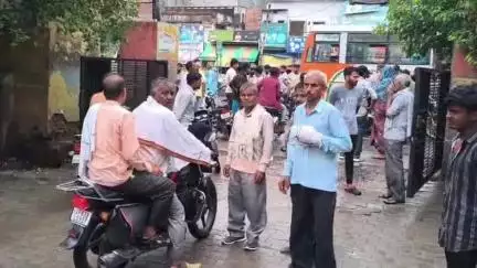 एटा: गांव कुंजपुर में घर में काम करते समय इनवर्टर के करंट लगने से व्यक्ति की हालत बिगड़ी, मेडी. कॉलेज में हुई मौत