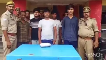 कासगंज: कोतवाली कासगंज पुलिस ने जुआ खेलते हुए 7 जुआरियों को किया गिरफ्तार, 3810 रुपए नगद और ताश की गड्डी बरामद