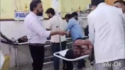 हलोर कपूरपुर रोड के पास दो बाइकों में हुई जोरदार टक्कर, तीन लोग हुए घायल
