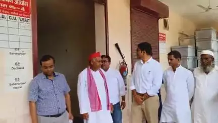 सहारनपुर: कलेक्ट्रेट में जिला निर्वाचन अधिकारी ने राजनीतिक दलों के साथ ईवीएम एवं वीवीपैट गोदाम का त्रैमासिक निरीक्षण किया