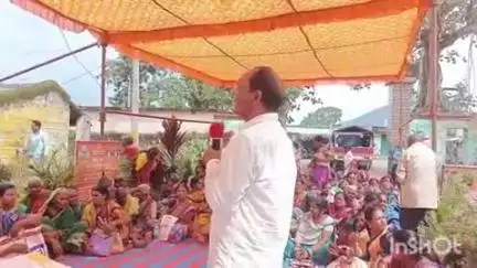 ଫୁଲବାଣୀ ସହର: ଲିଙ୍ଗାଗଡ ଠାରେ  ବିକାଶ ରଥ କୁ ସ୍ଵାଗତ କଲେ ଜନ ପ୍ରତିନିଧି,ପ୍ରଶାସନିକ ଅଧିକାରୀ।ବିଡିଓ ଙ୍କ ସହ ସ୍ଥାନୀୟ ଜନ ପ୍ରତିନିଧି ଉପସ୍ଥିତ ରହିଥିଲେ