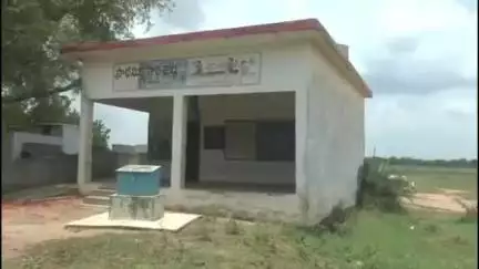 మహబూబాబాద్: మల్యాలలో విద్యార్థులకు ఎంత అవగాహన కల్పించినా పాఠశాలలో చేరడం లేదంటూ ఆవేదన వ్యక్తం చేస్తున్న ఉపాధ్యాయులు #localissue
