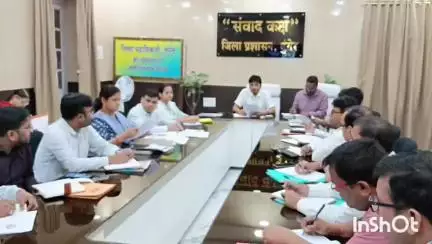 मुंगेर: जिलाधिकारी अरविंद कुमार वर्मा की अध्यक्षता में जिला स्तरीय राजस्व कार्यों की समीक्षा बैठक हुई