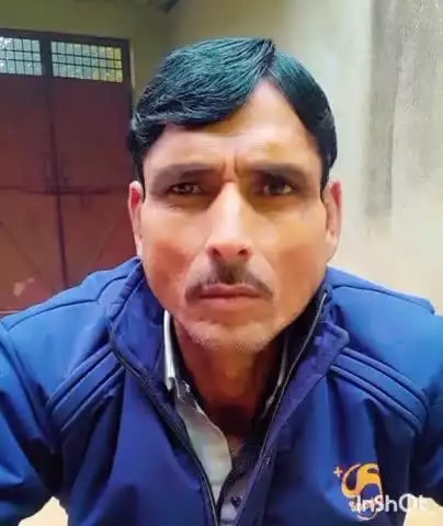 कासगंज: खरगातीपुर गांव में मुर्गीफार्म पर काम करने वाले मजदूर का शव गांव में पेड़ पर लटका मिला