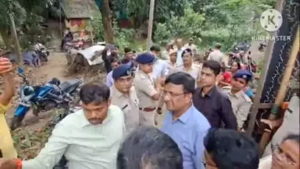 খানাকুল ১: হানুয়া এলাকায় বাঁধ মেরামতে অনিয়মের অভিযোগ,পরিদর্শনে গিয়ে ক্ষোভের মুখে মুখ্য সচিব,DM সহ প্রশাসনিক অধিকারিকরা #jansamasya
